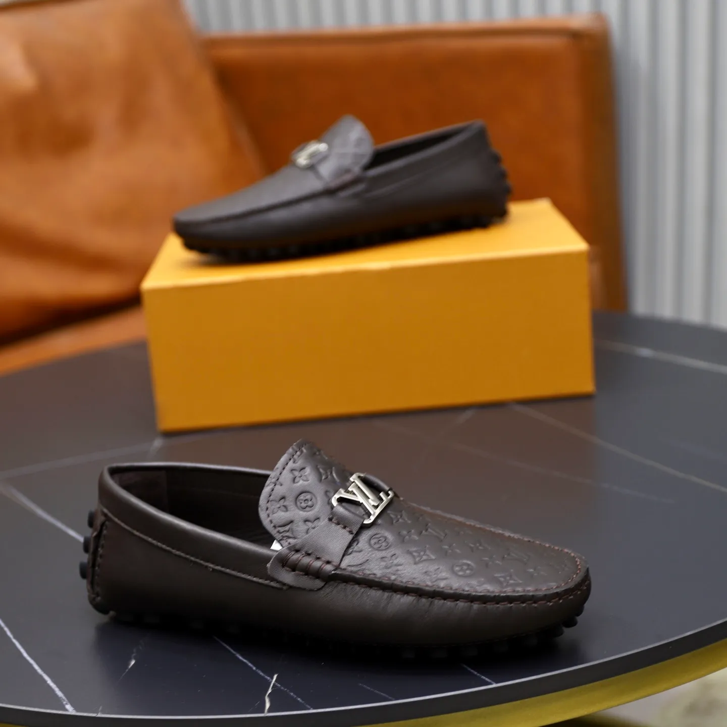 Ex-factory price: 480💰【LV】Louis Vuitton ⚠️High-end men’s driving and pedal series ⚠️38-44 (customized for 45) ⚠️All original cowhide leather! Thick and soft! Made entirely of calfskin lining! The latest non-slip beanie sole! Three-dimensional package technology! Fashionable and classic! Handicrafts! Original high quality! Feel free to compare!